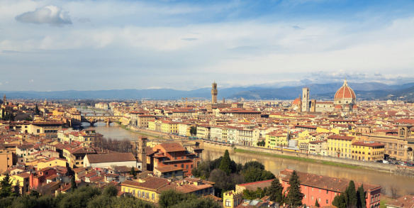 Panorama di Firenze con il Duomo e il fiume Arno